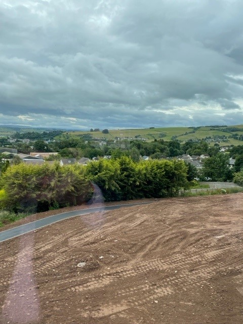 A visit to 30 new affordable homes, built by Capstone Construction for <a href="/HighlandCouncil/">The Highland Council</a> and @HighlandHousing, supported by £2.4M <a href="/scotgov/">Scottish Government</a> funding, in Dingwall.  The drone pic during construction didn't do justice to the view from the homes at completion!