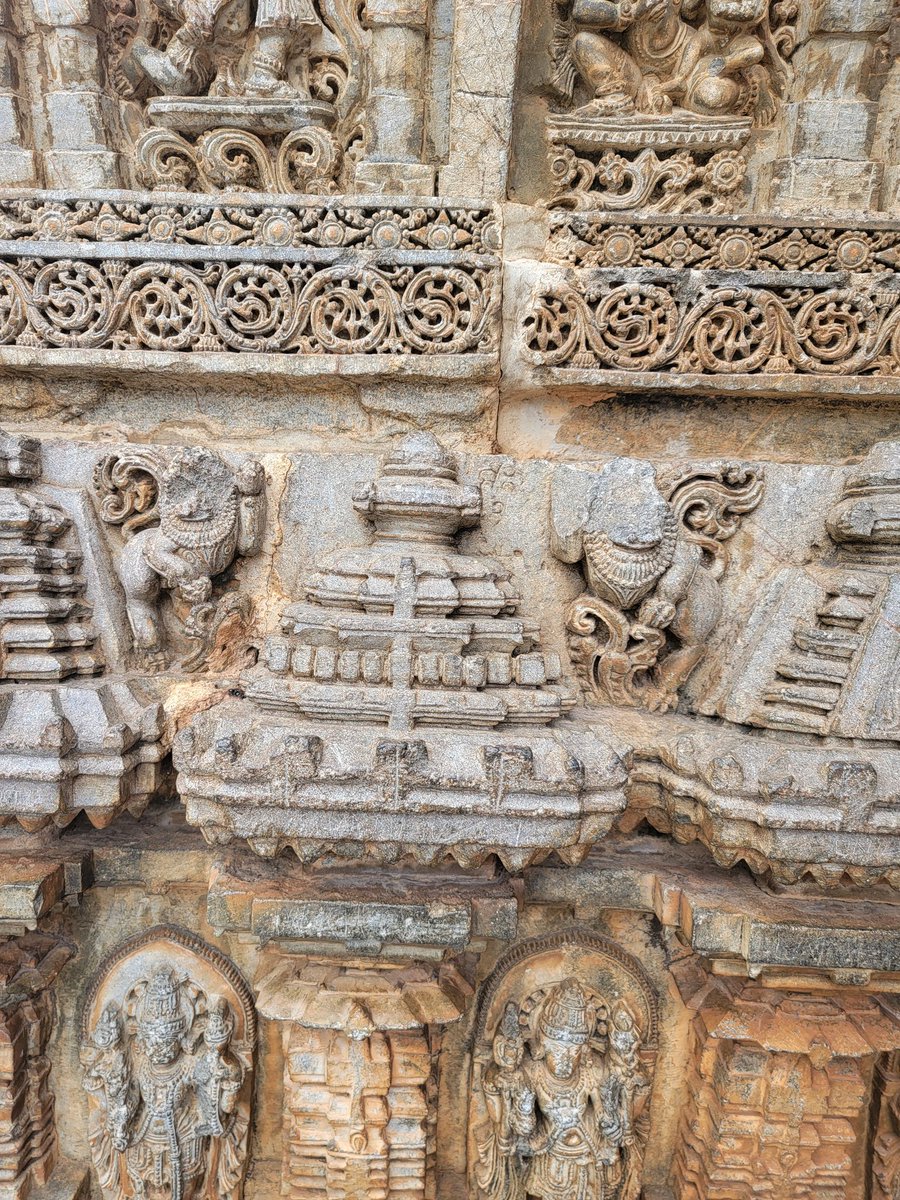 leelaraagam's tweet photo. Strange to read this. Went to Somnathpura near Mysuru today; the Jagganath mandir there has carvings that are reminiscent of Puri temples. Apparently, some of the artisans were the same.
See here side-by-side the two styles.
#StopInFighting
#IndiaTrip https://t.co/l5uNXz5zqi