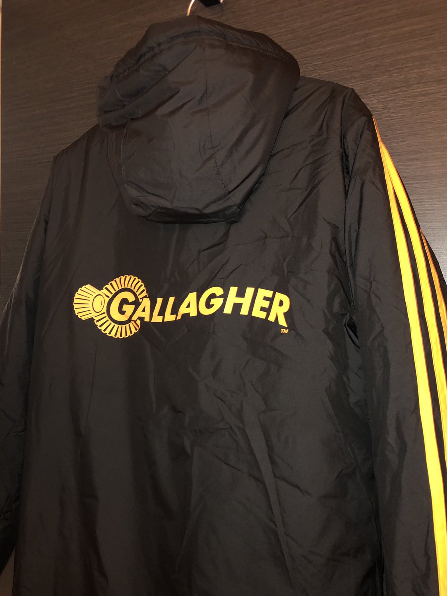 7Kicosa's tweet image. はるばるNZから、
プラの袋一つで
無事にやってきました🥹
#CHIEFS ❤️🖤💛
#StadiumJacket 
#冬までお預け
(税金は後から請求くるのかな🤔)