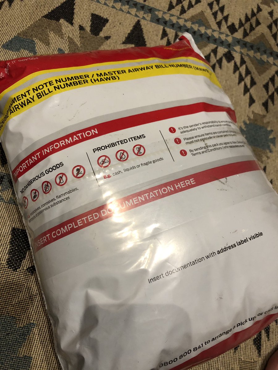 7Kicosa's tweet image. はるばるNZから、
プラの袋一つで
無事にやってきました🥹
#CHIEFS ❤️🖤💛
#StadiumJacket 
#冬までお預け
(税金は後から請求くるのかな🤔)