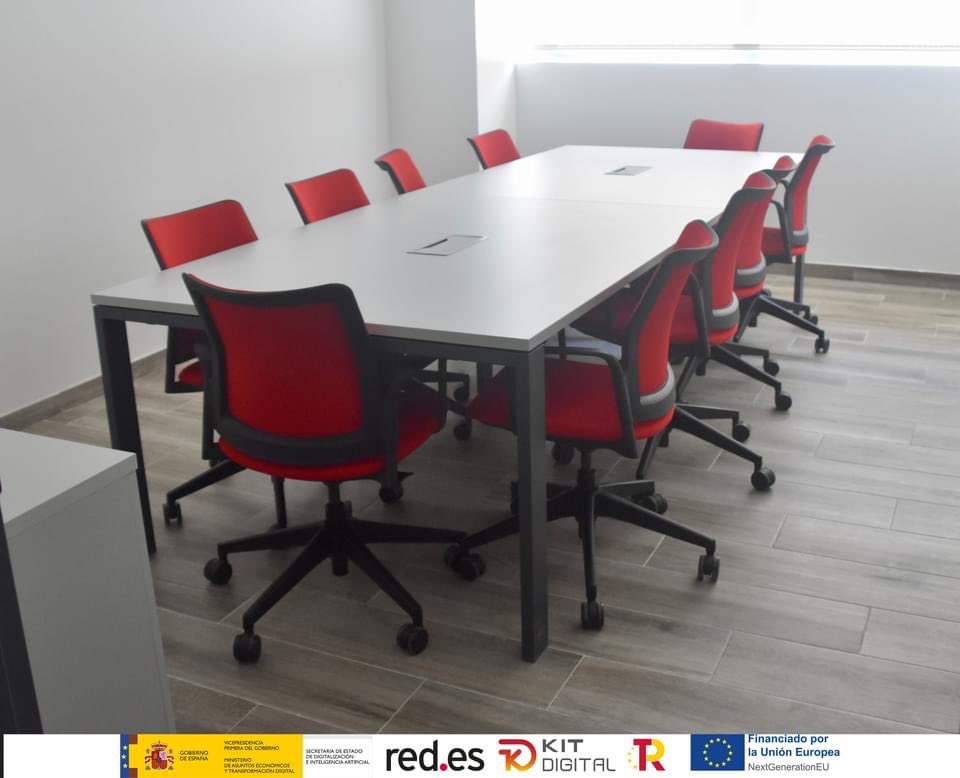 ImpactoValencia's tweet photo. Grupo Moldtrans, empresa de transporte, con más de 40 años de experiencia, ha confiado en nosotros el equipamiento de sus nuevas instalaciones operativas situadas en Massamagrell (Valencia).
#mobiliariodeoficina #proyectosamedida #impactodiseño #impactovalencia https://t.co/DO1ITd6N6Y