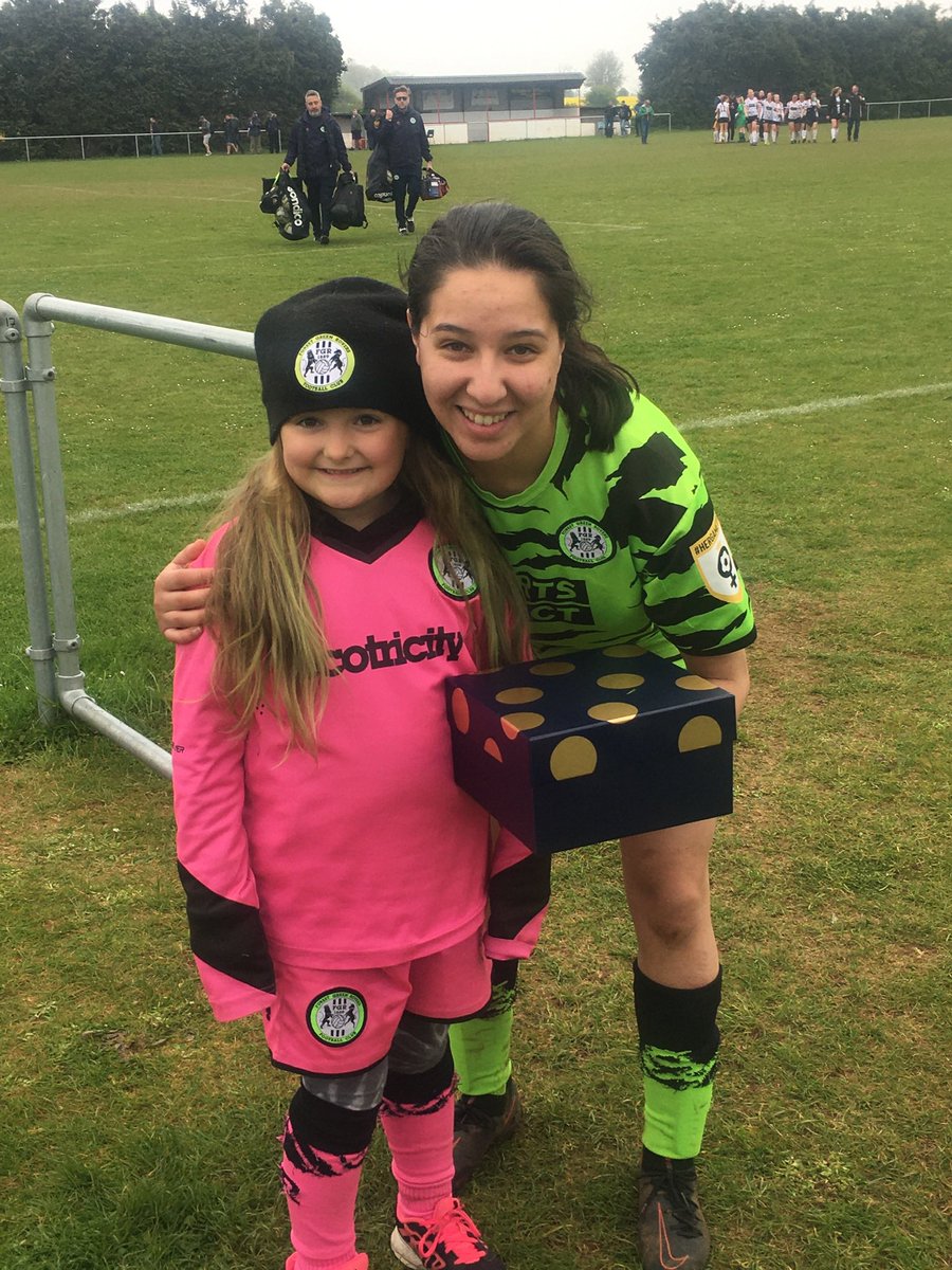 rach_twinning's tweet photo. Miss these moments! @charlieamyrowly come back home to @FGRFC_Women where you belong! You are fgr through and through, the hardest working and most committed person Iโve met! And @Marthamoofgr misses watching you play so much ๐ https://t.co/pNChVZ3iwl