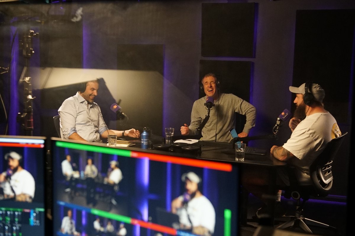 KenningtonFilm's tweet photo. It’s always a laugh when @_crowdnetwork joins our Vodcast studio.

Stay tuned to watch or listen to the latest episode of @joemarlershow filmed in Kennington Podcast Studios.

Get in touch to book your next recording session 👋

#podcast #vodcast #podcaststudio #londonstudio https://t.co/RHM5uD504C