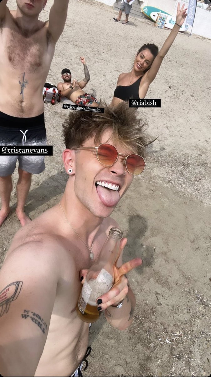 UpdatesCSJB's tweet image. Con's Instagram story (3)
(July 3, 2023)