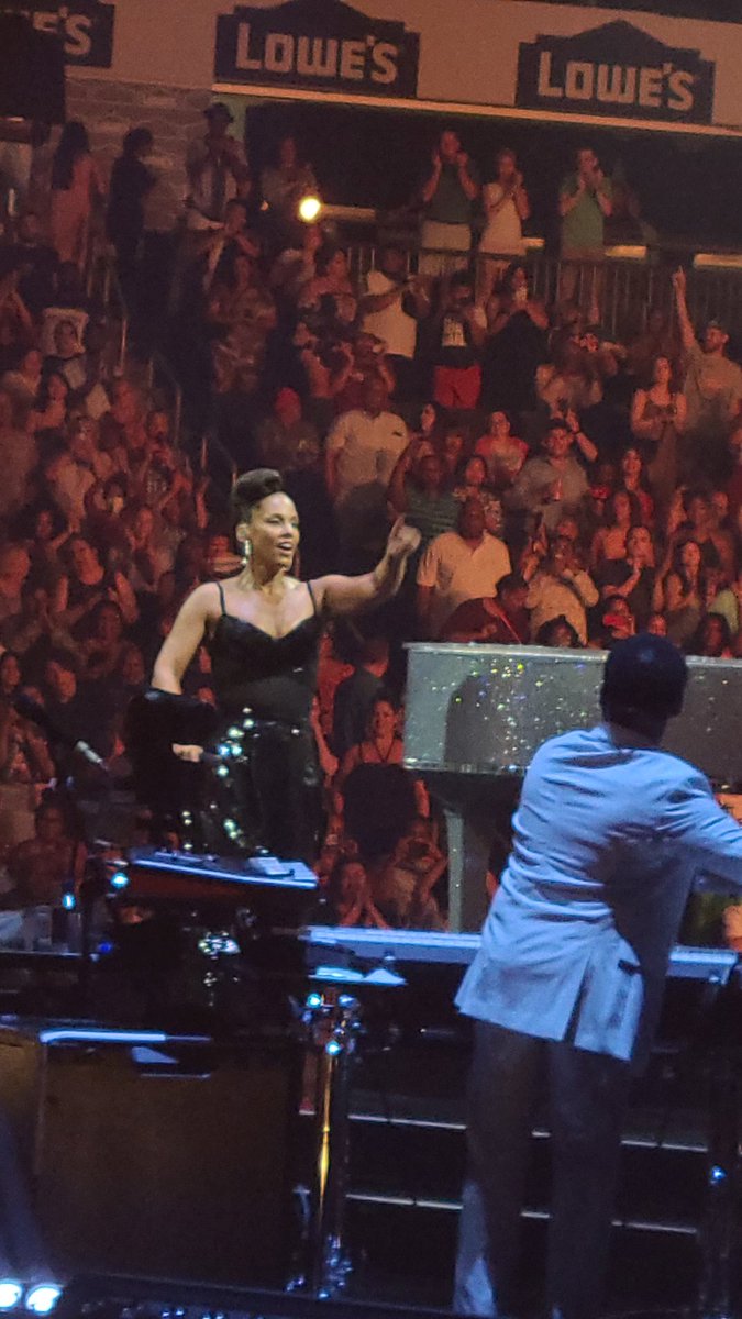 OMG!  What a wonderful concert, I'm speechless until now.  Thank you <a href="/aliciakeys/">Alicia Keys</a> you are outstanding!❤