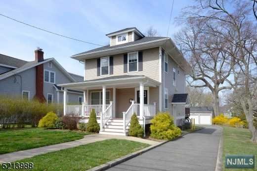 It's deals like this that hardly ever stay on the market! #beautifulhome #homesweethome  cpix.me/l/172867814