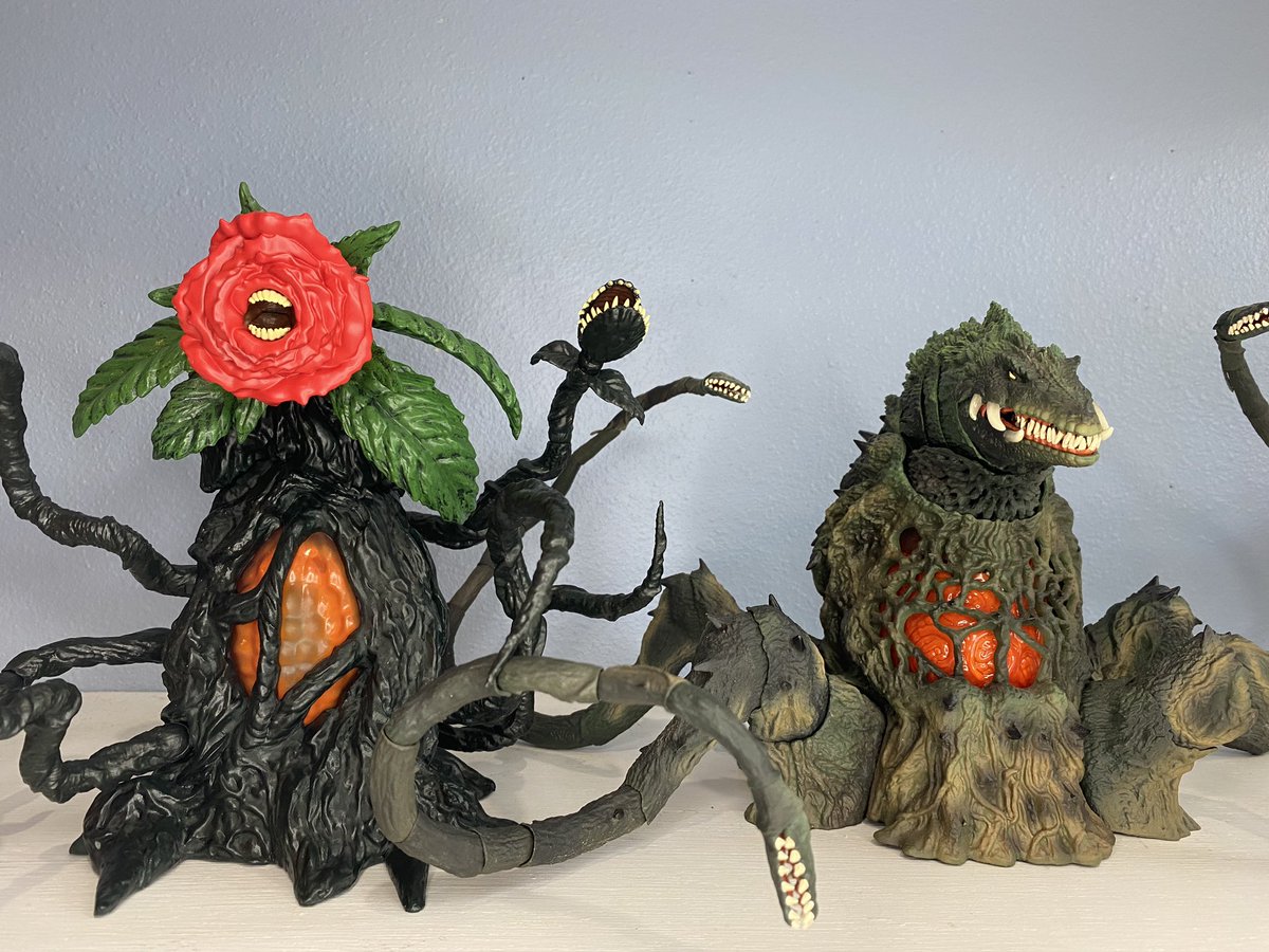 That's not all, because Super 7's Ultimate Biollante has finally arrived