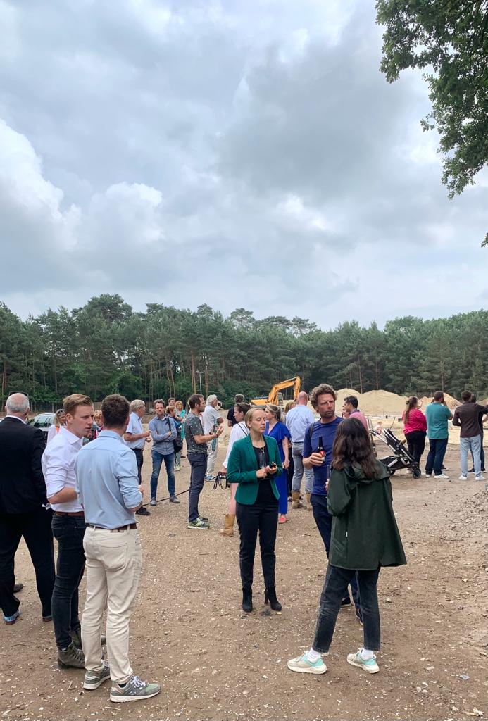 Boom_builds's tweet photo. De bouw van Common Woods is begonnen! Vandaar dat alle betrokken partijen vorige week bijeen zijn gekomen. En dit kan natuurlijk niet zonder een klein borreltje! 🍻

Meer weten? https://t.co/9T10IUN5VT 

#CommonWoods #Amersfoort #Natuurinclusief #Regeneratief #Duurzaam https://t.co/Ati1hyDsgs