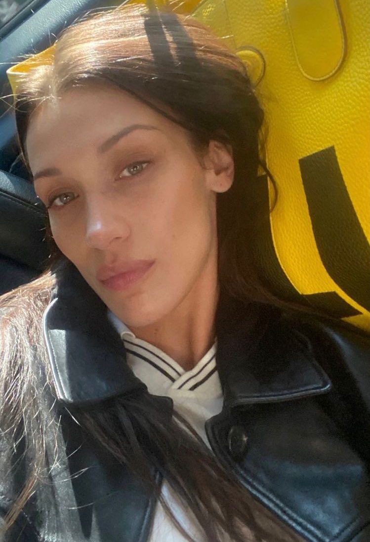 Imagine having this face without makeup. Just a dream.