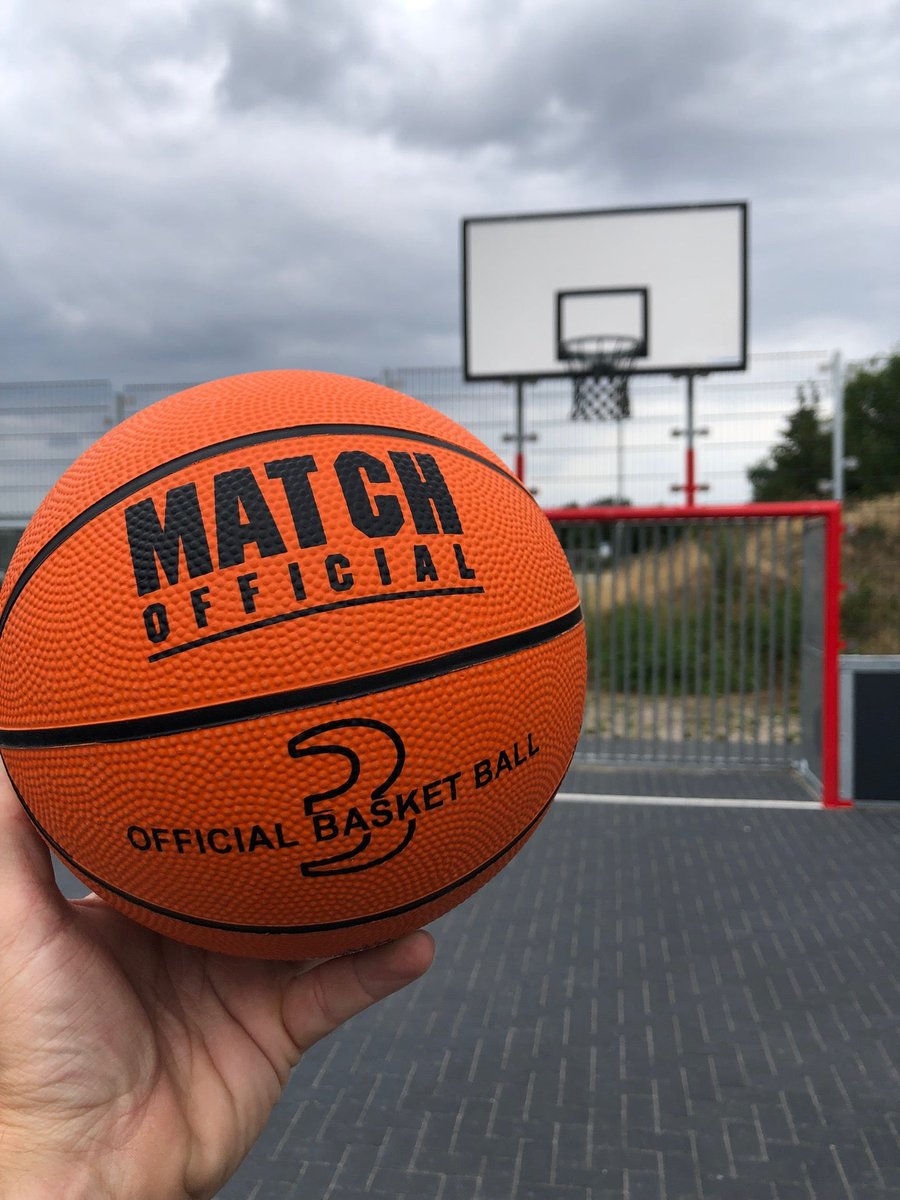 Für mich und meine beiden Jungs geht es nach der Turnstunde heute auf dem BBall-Court weiter 🏀 👨‍👦‍👦 (@ Soccer- Und Basketball-Feld in Winsen (Aller), NDS) swarmapp.com/c/1OPDfZM33V8
