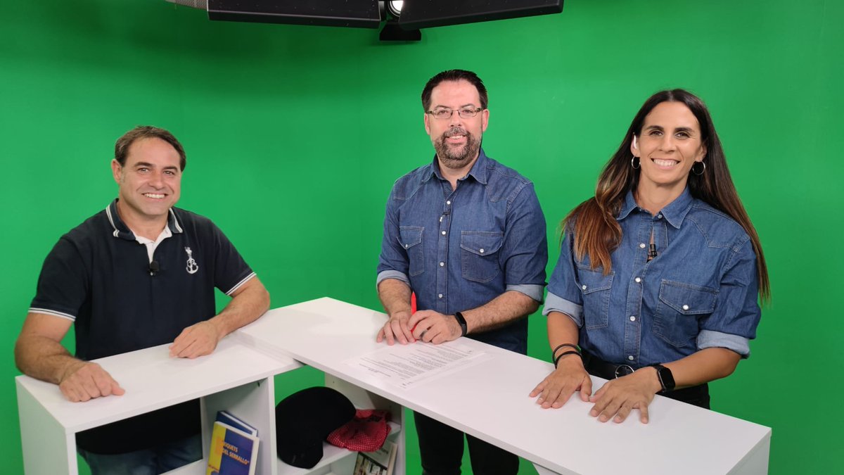 finetipelmig's tweet photo. Després de la diada de Sant Pere, els @XiquetsSerrallo i Josep Maria Gaya són els protagonistes de l'entrevista del Finet i pel mig d'aquesta setmana. A partir de les 20:30h i les 22:30h, a @tac12_tv.

@laxarxames #castells #castellers https://t.co/XAWRFvwrBT
