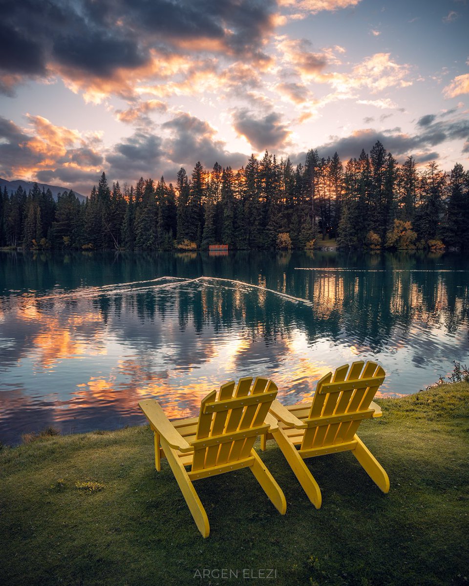 Weekends are made for relaxing 🌅 

<a href="/FairmontJPL/">Jasper Park Lodge</a> #jasperparklodge #myjasper #canada #sunsets