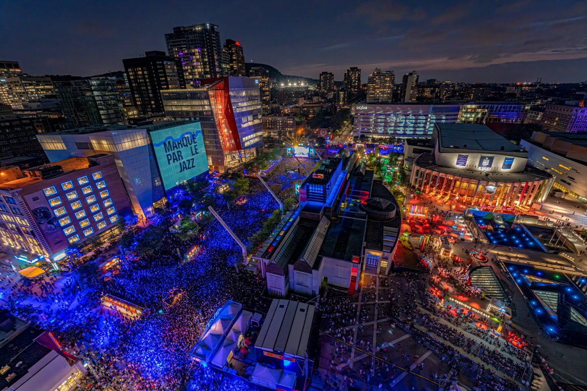 mtljazzfestival's tweet photo. Aperçu de la foule immense pour @vancejoy hier soir 👀

-

An overview of the huge crowd for Vance Joy's concert yesterday  👀

📍Événement spécial @RioTinto sur la scène @Banque_TD 
📸 Victor Diaz Lamich

#montrealjazzfest #fijm #vancejoy #montreal https://t.co/Qy0HwDF0Aq