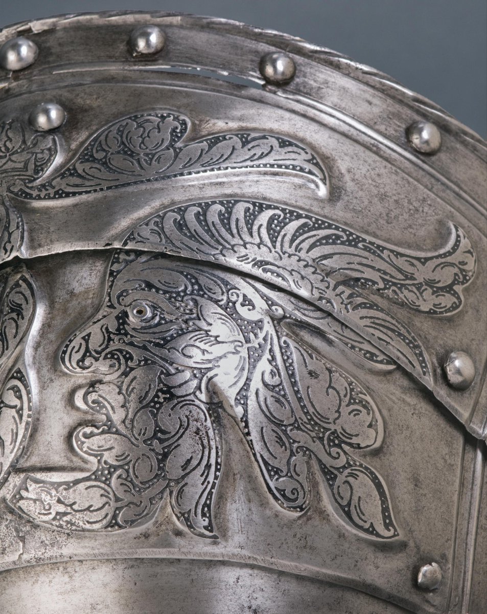 TheArmour's tweet photo. A pair of elegantly chased and etched #spaulders,

Height: 9.1 in/23.2 cm
Width: 8.5 in/21.3 cm
Weight: 1.2 lbs/526 g

#Austria, ca. 1550, housed at the @philamuseum

#armor #renaissance #philadelphiamuseumofart #art #history https://t.co/P5zVlUumzy