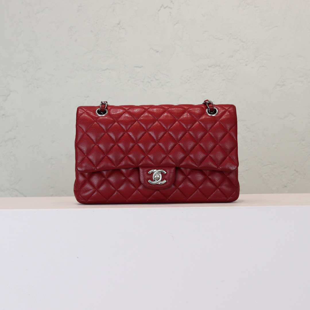 BagReligion's tweet image. Up on the website right now. Tap to shop the Chanel Classic Flap Caviar Medium Red, in Great condition. 

DM to shop or head to our website via the link in our bio.

#luxuryconsignment #luxuryresale #torontoconsignment #chanelclassicflap #chanelcaviar