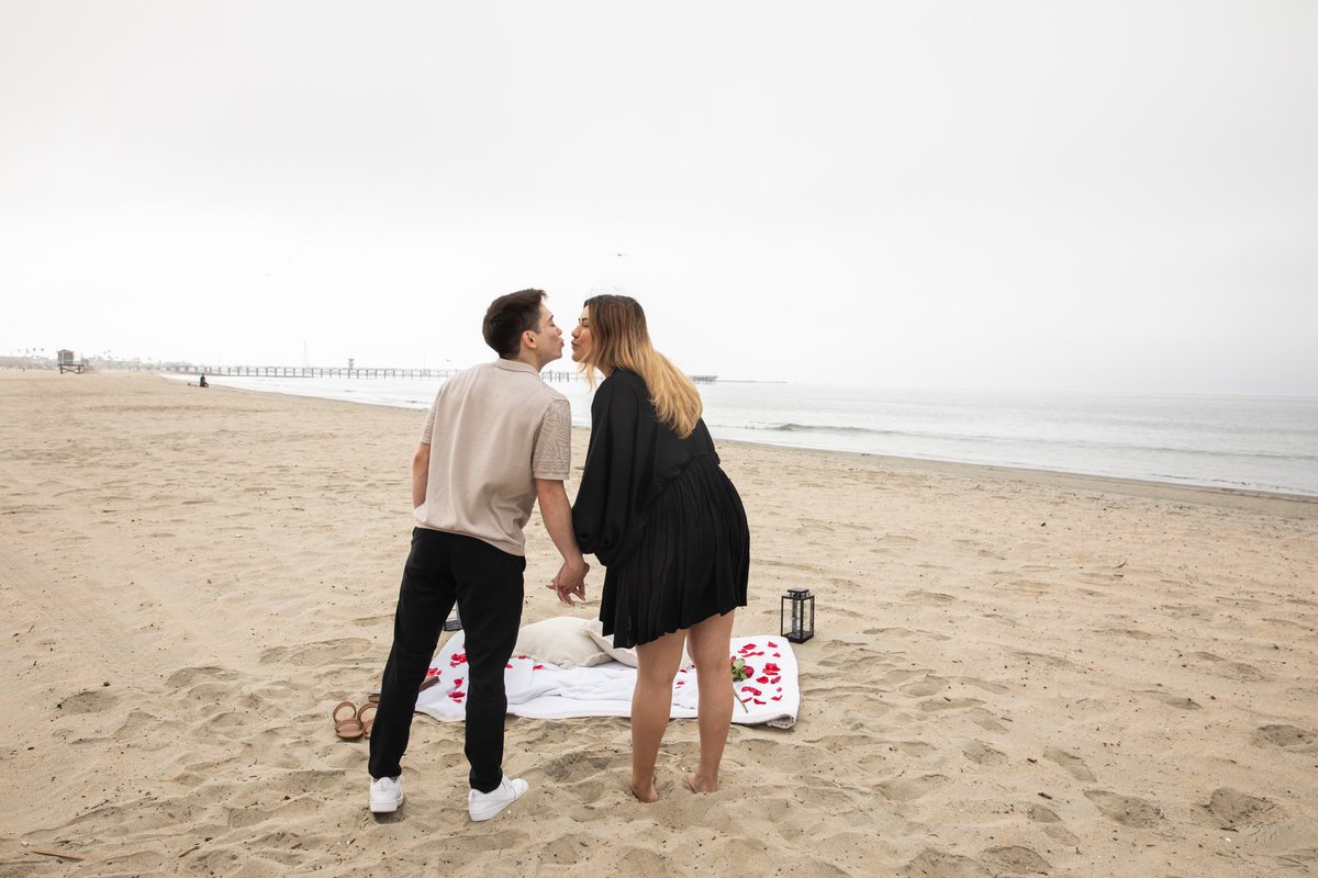 _IsaLove_'s tweet photo. My study buddy asked me to marry him! 💍 https://t.co/63Iuy9xPPo