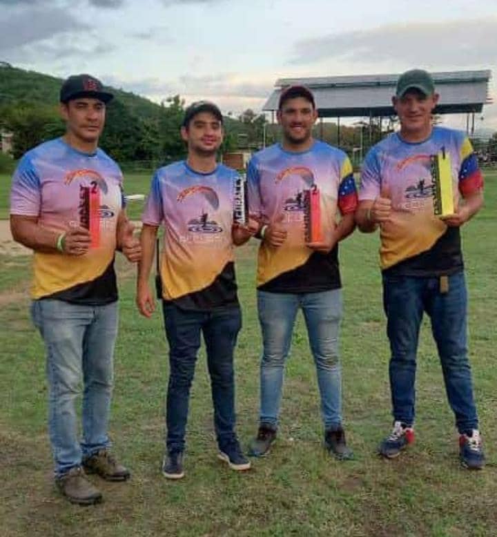 BrendaRibeiroG's tweet photo. #Miranda me siento muy feliz de que mi apreciado Simón Ziegler haya obtenido el 3er lugar en la Competencia de Parapente celebrada el sábado #1Jul en #Guatire
Bien Simón Orgullo Mirandino 🪂
🖤❤️💛
#Jarillo #Parapente #Venezuela https://t.co/pGz8WUnt2k