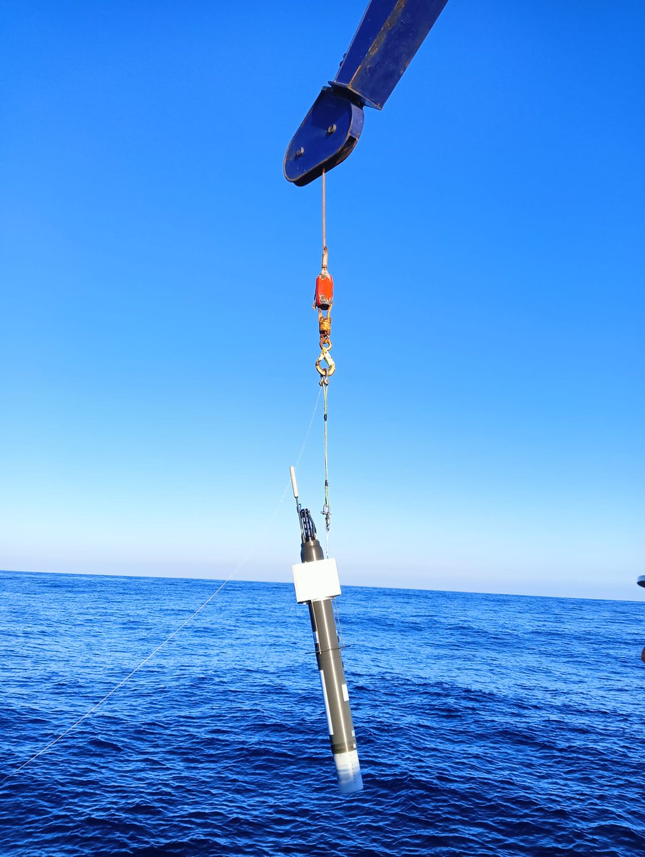 Argo-Spain 🛰️🌊 deploys its 🥇 BGC Argo float in the Bay of Biscay! Big thanks to the RADCAN cruise team and 🚢 R/V Ramón Margalef crew! / Argo España lanza su primer perfilador biogeoquímico BGC! Mil gracias al equipo de la campaña RADCAN y tripulación del B/O Ramón Margalef!