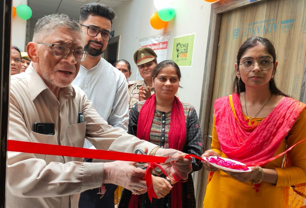 BareillyOne's tweet photo. आज माननीय सांसद संतोष गंगवार जी एवं श्री जग प्रवेश मुख्य विकास अधिकारी महोदय के द्वारा वन स्टॉप सेंटर बरेली में कैंटीन का उद्घाटन किया गयाl
@UPMahilaKalyan @MinistryWCD @CommissionerBa1 @dmbareilly @CdoBareilly @dycpobareilly @dpobly https://t.co/LebVyox3mG