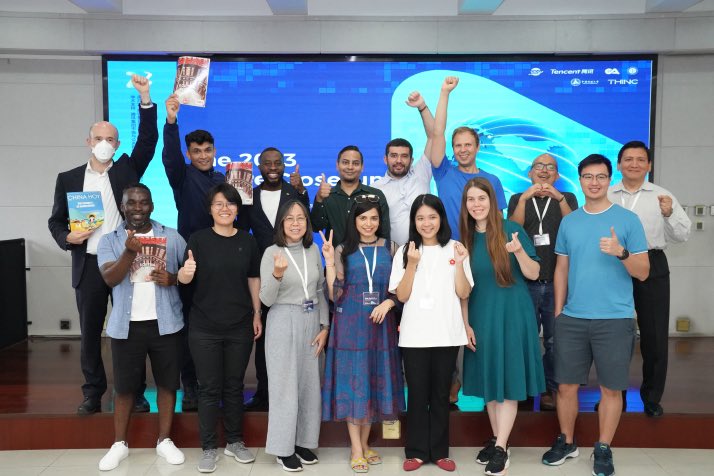 BeijingReview's tweet photo. Young people from different countries experience China's digital economy. # FutureCloseUp @TencentGlobal
https://t.co/OVdAOSPYIE https://t.co/oxg9vwtmnd