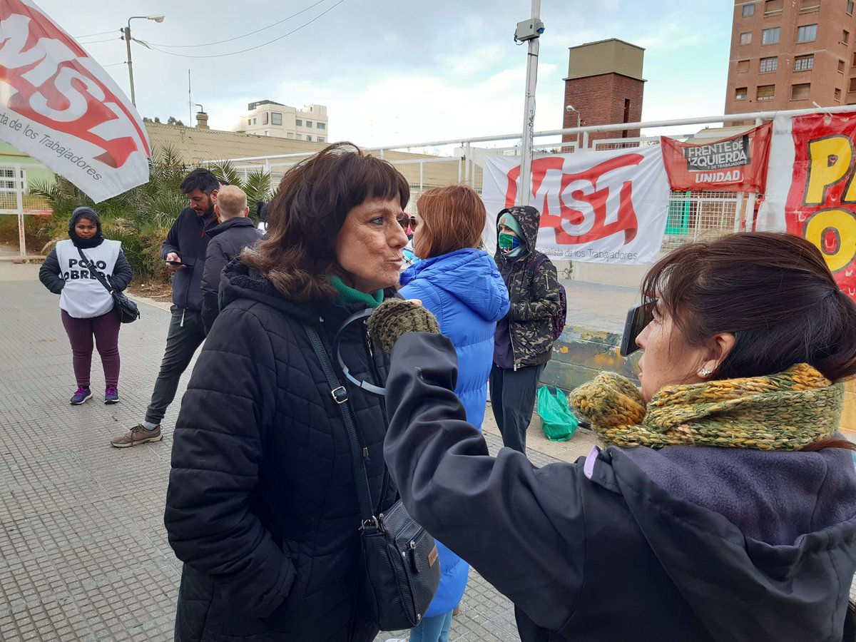 En Comodoro Rivadavia, junto a <a href="/Solanopo/">Gabriel Solano</a>, presentamos las candidaturas de una lista llena de luchadores. Vamos con <a href="/EmilseSaavedra/">Emilse Saavedra</a> como gobernadora de Chubut. Para enfrentar el mayor ajuste que se viene, es necesario apoyar a esta izquierda que se planta ✊🏼