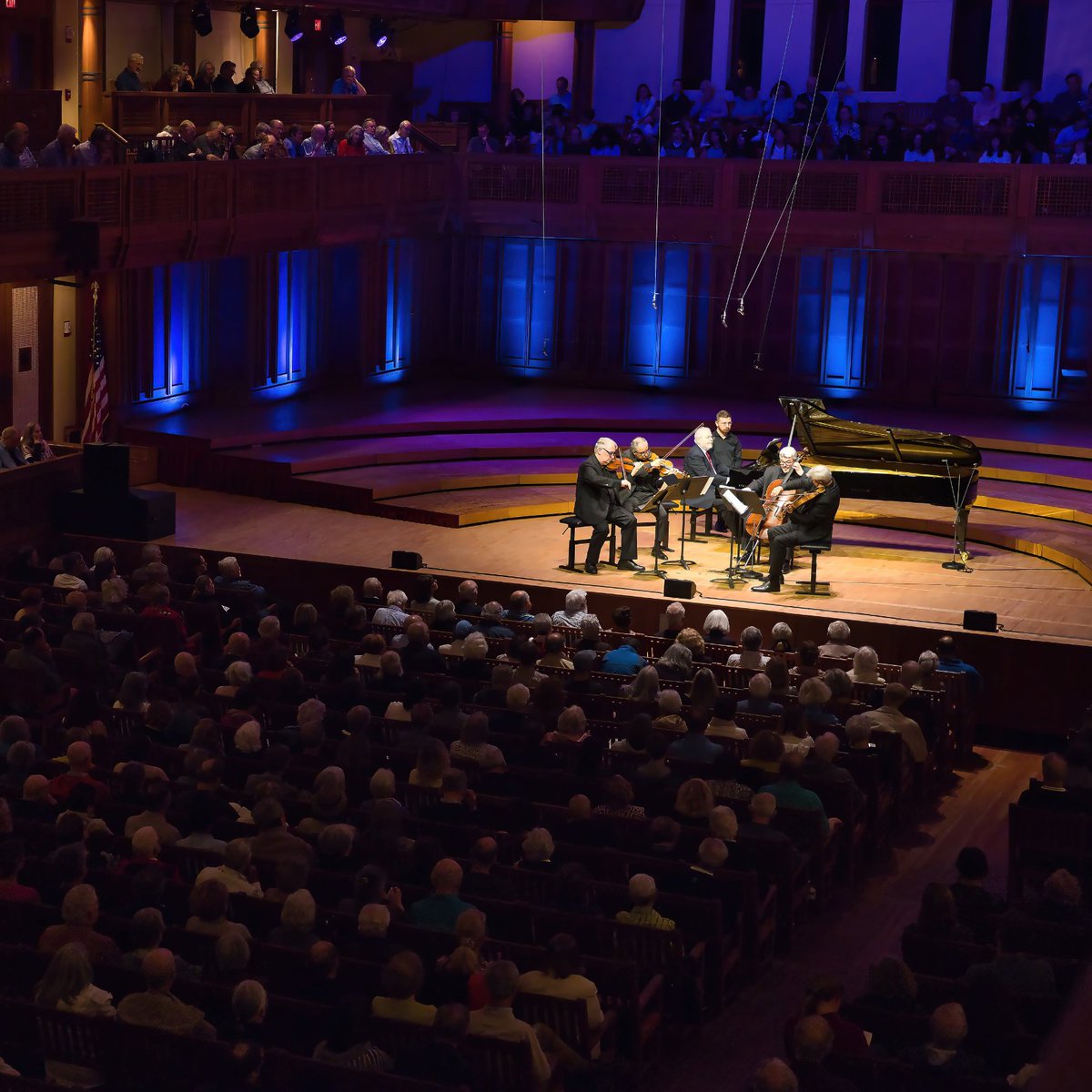 Goodbye, Tanglewood! Thank you to Emanuel Ax for joining us once again for a beautiful performance of Dvořák’s Piano Quintet. 📸: Hilary Scott / Tanglewood