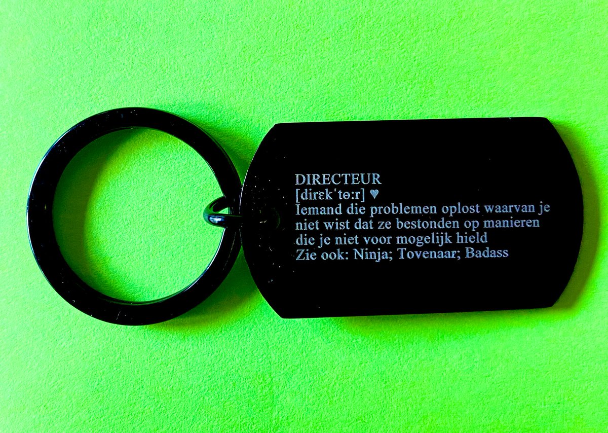Vandaag kreeg dit cadeau van een collega voor mijn verjaardag 🤣 #directeur #problemsolver #ninja #tovenaar #badasss #birthdaygirl🎉