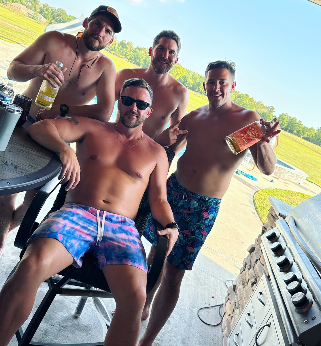 justinkweeks's tweet image. My crew. #dadbodsummer #family #brothers