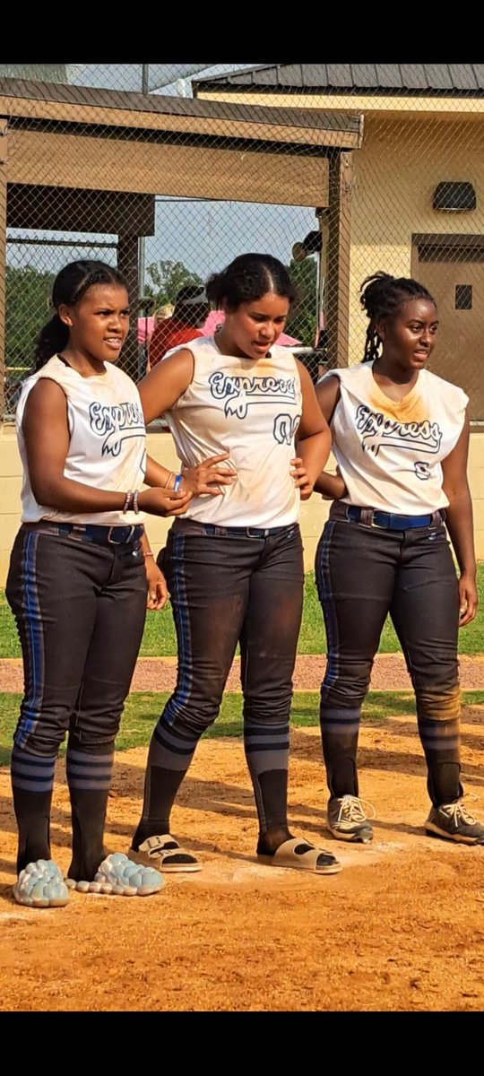 SamoneBurdine's tweet photo. ⚡️U👀IT⚡️⁦@SydneeNorman00⁩ @jazminec08 ⁦@AmoryFPsoftball⁩ ⁦@PontotocSBALL⁩ ⁦@AlcornCentralSB⁩ Mississippi is 🥵 Heating up🔥But We Still Balling 🥎🥎#WeWorking #ExpressStrong 🦾🚂💨💨💨💨 https://t.co/9s7WWsXtFP