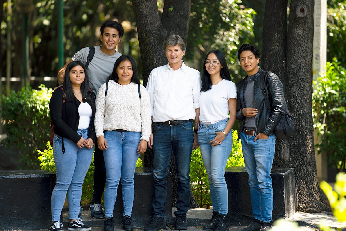 edelamadrid's tweet photo. Te invito a que te unas a mi Red de Voluntarios para construir #ElMejorMéxicoPosible 🇲🇽 en el que tú y tu familia salgan adelante.

Entra a https://t.co/3vTVq9uZpL y comparte con tus familiares y amigos.

#YoConEnrique https://t.co/mg69ECJ6qJ