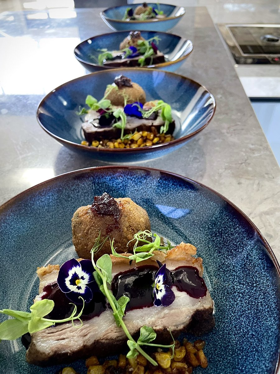 RaiyenChetty's tweet photo. Crispy pork belly accompanied with a blueberry compote, a bacon arancini topped with bacon jam, served with roasted sweet corn on the side 

#privatechef #creations #privatechefservice #feedyoursoul #polokwane #limpopo #chefcreations https://t.co/69tg81tkEN