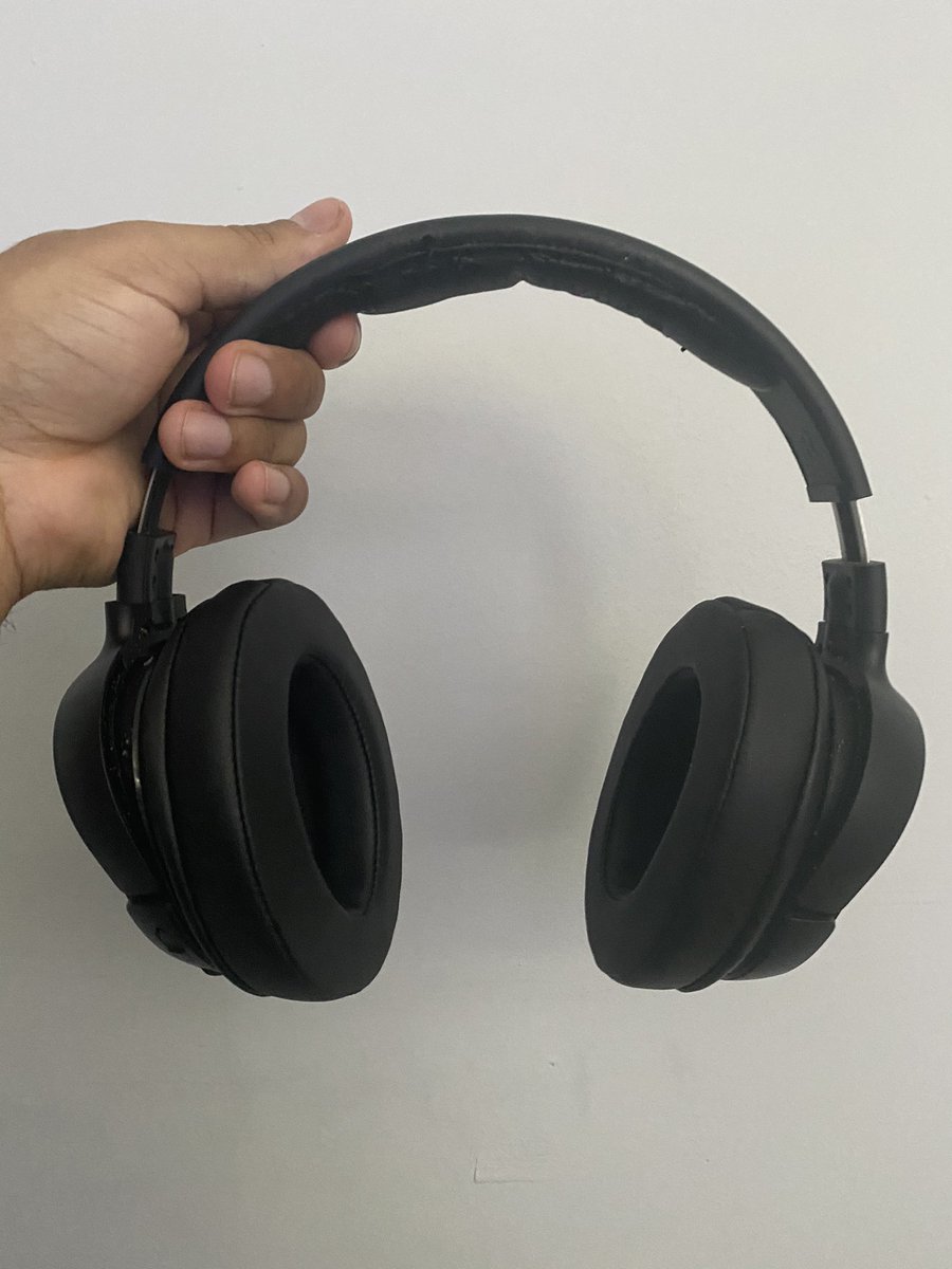 ThaKingCharming's tweet image. Good Save #WickedCushions... good save...