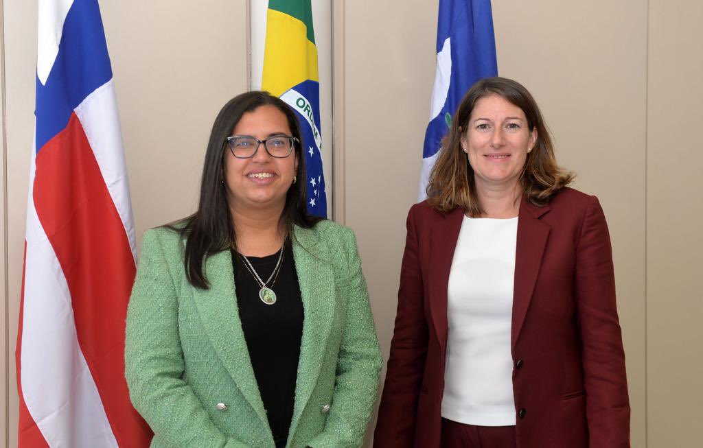 salqaq's tweet photo. Agradeci a vice-prefeita @anapaulamatosba da @PrefSalvador pela nossa parceria nas áreas de inclusão de mulheres, população negra e jovens, educação, saúde e clima. Temos uma parceria já sólida com Salvador e discutimos novas possibilidades. Animada com o que ainda vem por aí! https://t.co/hiJPz7bmQg