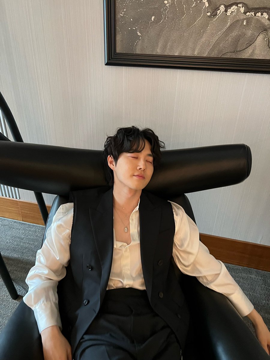 kimjuncutton's tweet photo. I’m so proud of you
내가 제일 좋아하는 말
I love you L
우리 누구보다 7월을 행복하게 보내자 
사랑해
잘쟈
뱌뱌
아 뱀파이어 컨셉은 아님..;
나는 거짓말 오해 이런거 안좋아함..
미안.. 대신 더 섹시한 컨셉이야
그럼 뱌뱌 ㅋㅋ https://t.co/IJrSIAr4aH