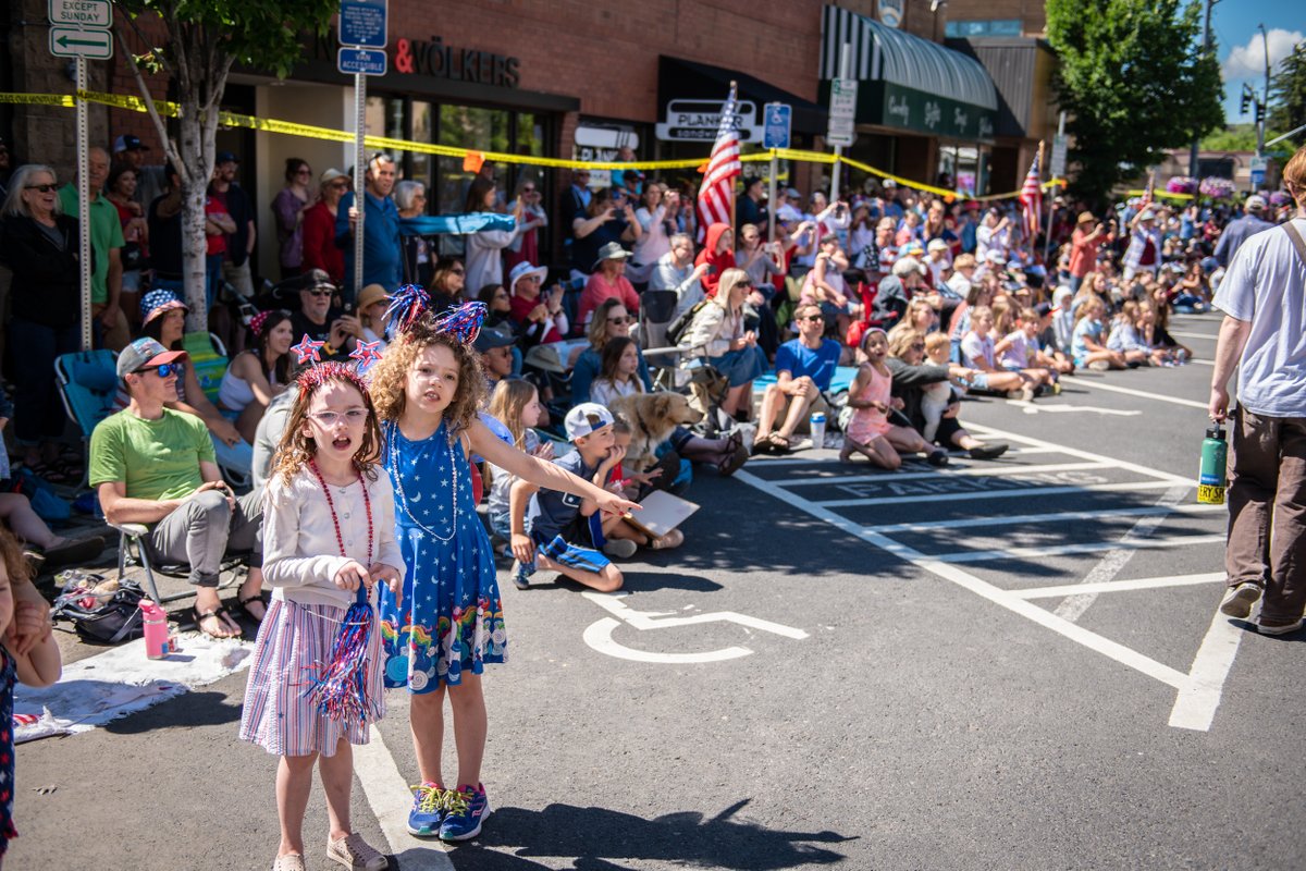 DowntownBend's tweet image. Nothing like the 4th of July in Downtown Bend! Have a safe, long weekend!

#inbend #downtownbend #4thofjuly 

Pic Cred: @themigueledwards