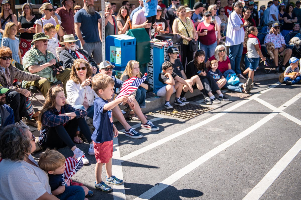 DowntownBend's tweet image. Nothing like the 4th of July in Downtown Bend! Have a safe, long weekend!

#inbend #downtownbend #4thofjuly 

Pic Cred: @themigueledwards