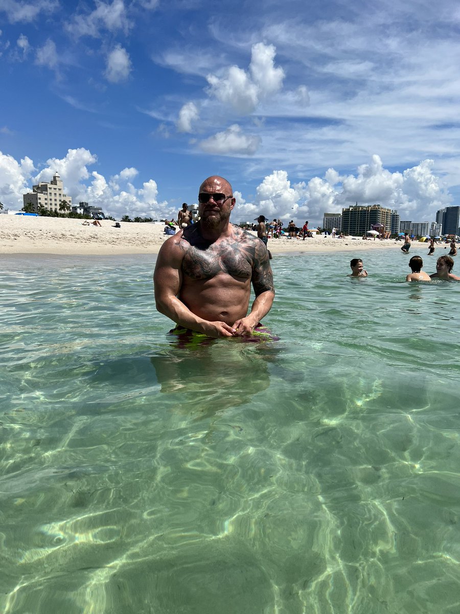 TheJaxDane's tweet photo. MeglaDane sighting in South Beach ! 

#DaneEvent 

@nwa @FiteTV https://t.co/gFWBeSMKOO
