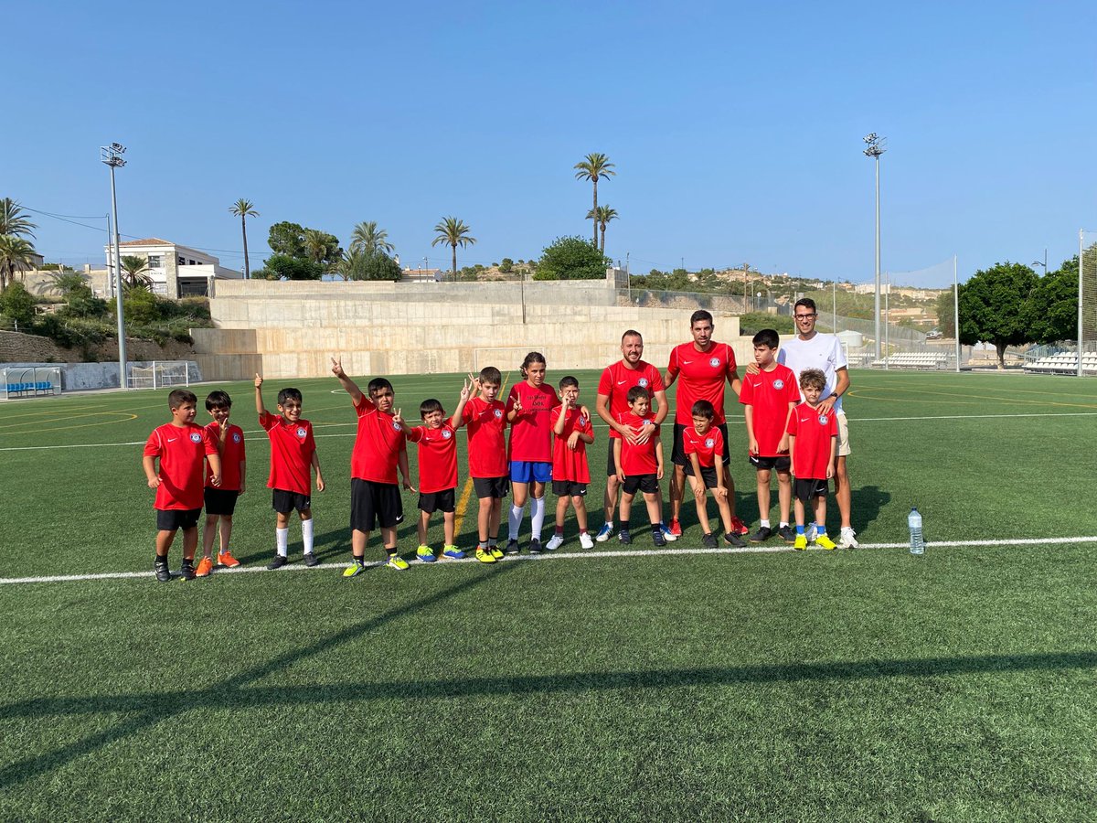 Christopher7_LC's tweet photo. Finalizada la temporada de la escuela mixta de fútbol para personas con diversidad funcional de la @AtletiFundacion en #Crevillent
Una temporada llena de aprendizajes inculcando valores y creciendo en lo deportivo de la mano del mejor entrenador y compañero @francremadesG https://t.co/Ykf86LdZQm