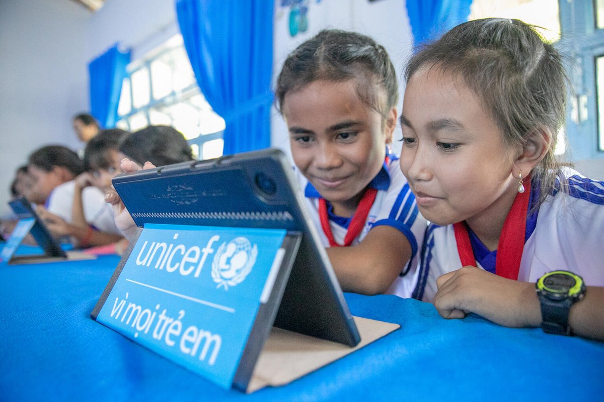UNICEFEducation's tweet photo. Digital literacy is key to closing the digital gender divide so that girls are not subject to cyberbullying, discrimination or violation of their privacy.

Let's make the internet safer for everyone. https://t.co/R4mSITjPro
