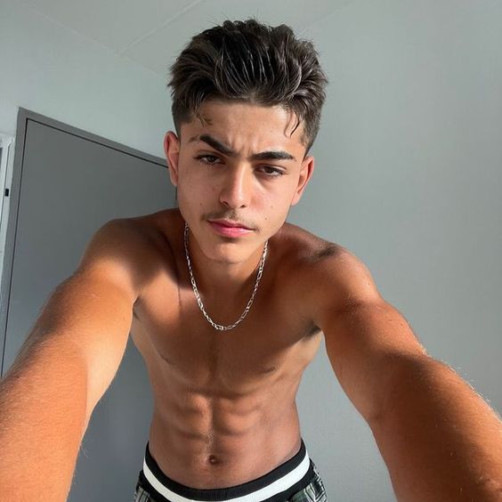 MarkitaRas8010's tweet photo. Am I hung ? 😈
#Fitness 
Yes (RT) or no (comment) https://t.co/cBXoTP48VE