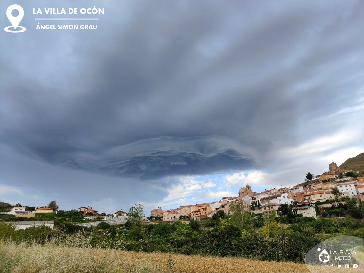 lariojaMeteo's tweet photo. Este lunes un posible #mesociclón ha "visitado" #LaVilladeOcon en #LaRioja
Gracias Ángel 👌📸
Formación nubosa asociada a #tormentas https://t.co/c5TQxrw6Pg