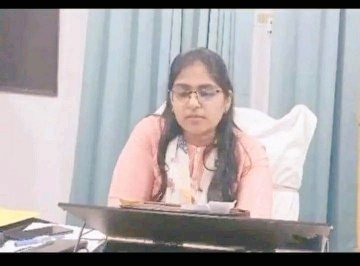 jat__samaaj's tweet photo. इस लड़की ने उन सभी लड़कियों के लिए कामयाबी के दरवाजे बंद कर दिये हैं जो शादी के बाद ससुराल में पढ़ लिखकर अपना कैरियर बनाना चाहती हैं ।😔

लाखों लड़कियों का भविष्य चौपट कर दिया इसने। Right or not https://t.co/mpazdYM2y4