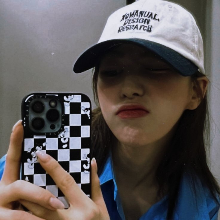 RVcrack's tweet photo. #WENRENE AU PROMPT
A professor, single for years, used a dating app when s.y. end. She saw an attractive woman and had a long conversation about medical topics. Upon returning, shocked can be seen from her face when she learned she would be her student for the upcoming year. https://t.co/GzH4Zm9yv4