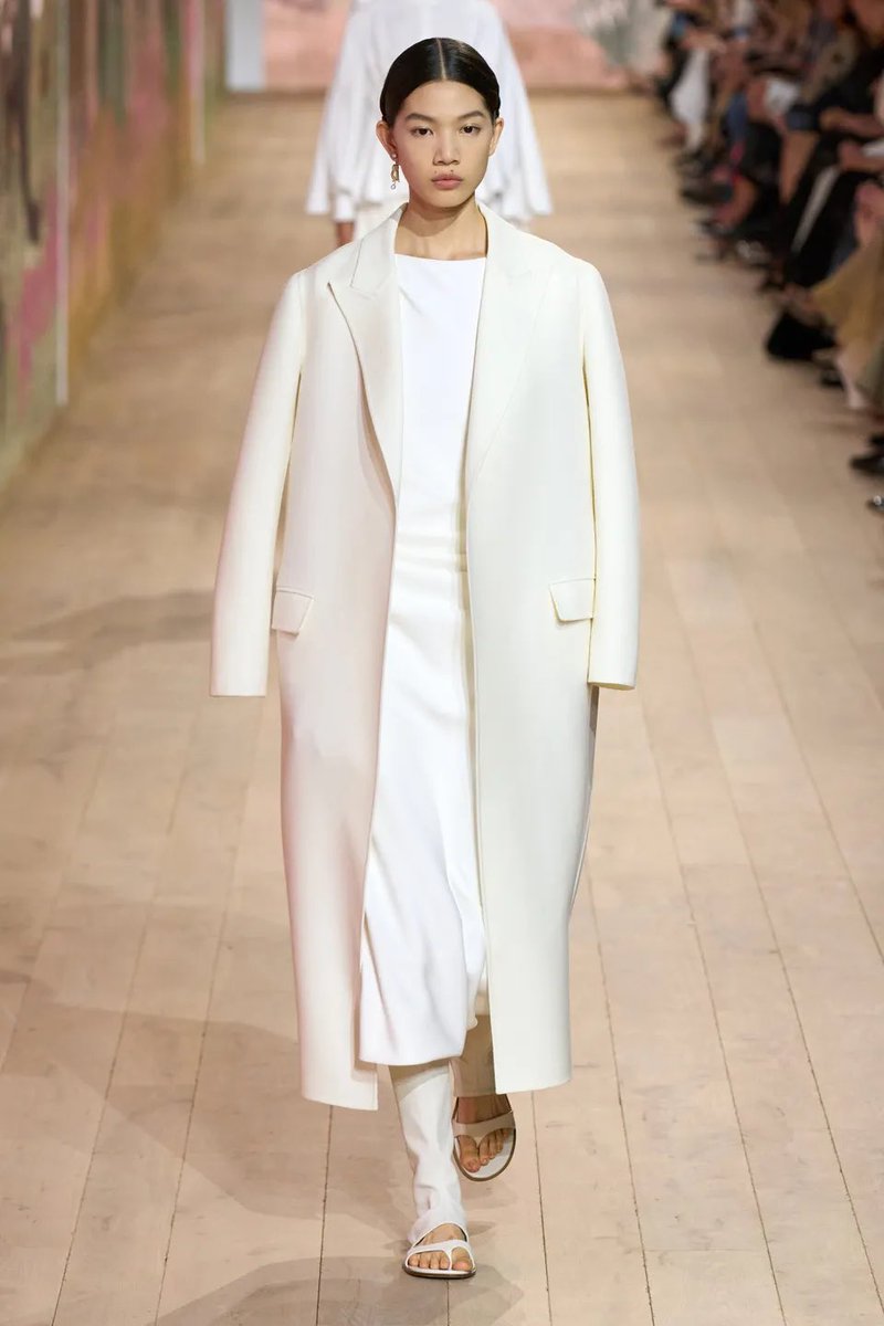 manumanito's tweet photo. Maria Grazia Chiuri y su Dior crucero, digo su rtw, digo su lujo silencioso, ash, digo su couture, claro couture…#DiorCouture https://t.co/xffWdSdjTS