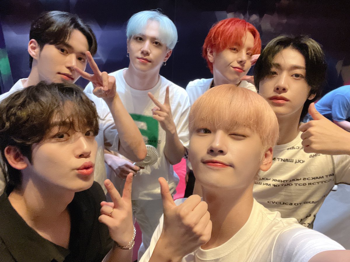 WEi__Official's tweet photo. 오늘따라 더 말랑 인형 같던 위아이와 아이돌라디오📻
출연할 때마다 레전드를 갱신하는 수다쟁이들과 즐거운 시간이 되셨기를 바라요🩵

#위아이 #WEi 
#Eternally #질주 #OVERDRIVE https://t.co/gn66jfItmc