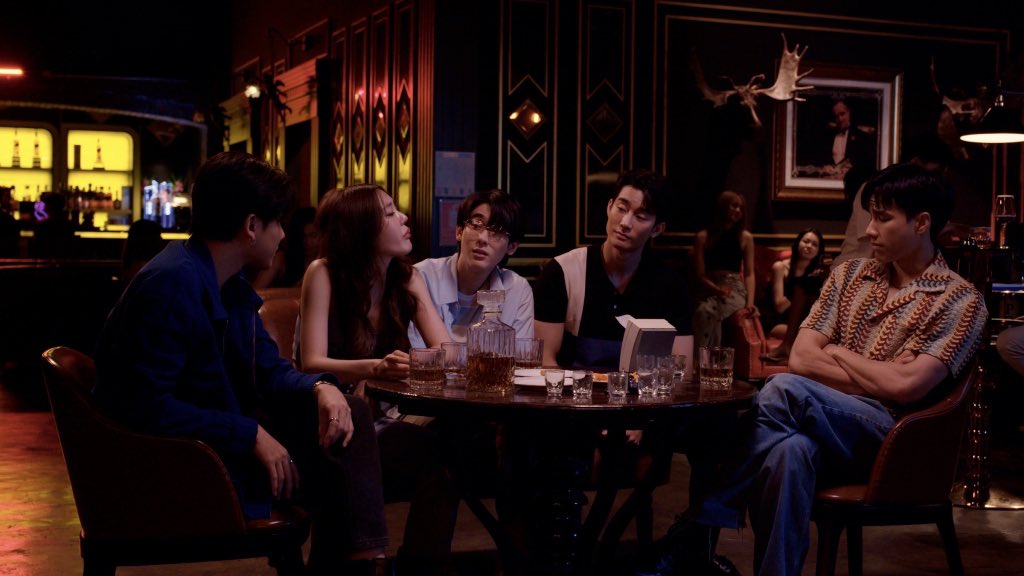 OnlyFriendsTH's tweet photo. วันนี้พาไปกินเหล้าเคล้านักร้อง คิว 9 #OnlyFriendsSeries #Gmmtv https://t.co/50WO6W6YbM
