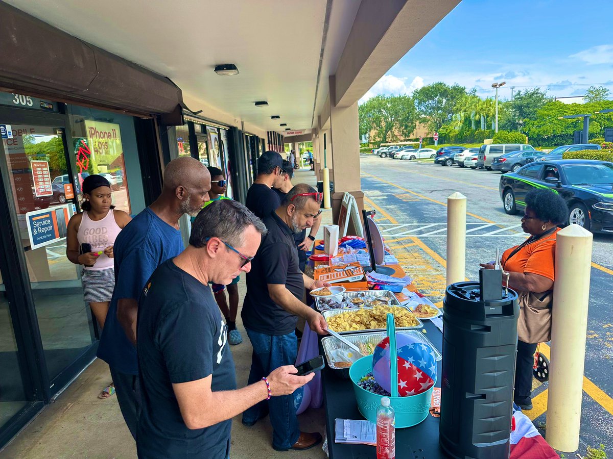 boostmobile's tweet photo. Feeling the freedom vibes this Fourth of July weekend! πΊπΈβ¨ Come celebrate Independence day with us at your local Boost Mobile store! #redwhiteandboost. https://t.co/3ql7dn1WUg