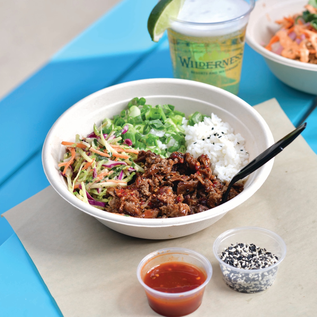 📸: Mama Tiger Korean BBQ. Featuring wings, rice bowls, and more. 🐯 Located at Lake Wilderness in the Wild West region.

wildernessresort.com/dining/mama-ti…

#wildernessresort #wisconsindells #waterpark