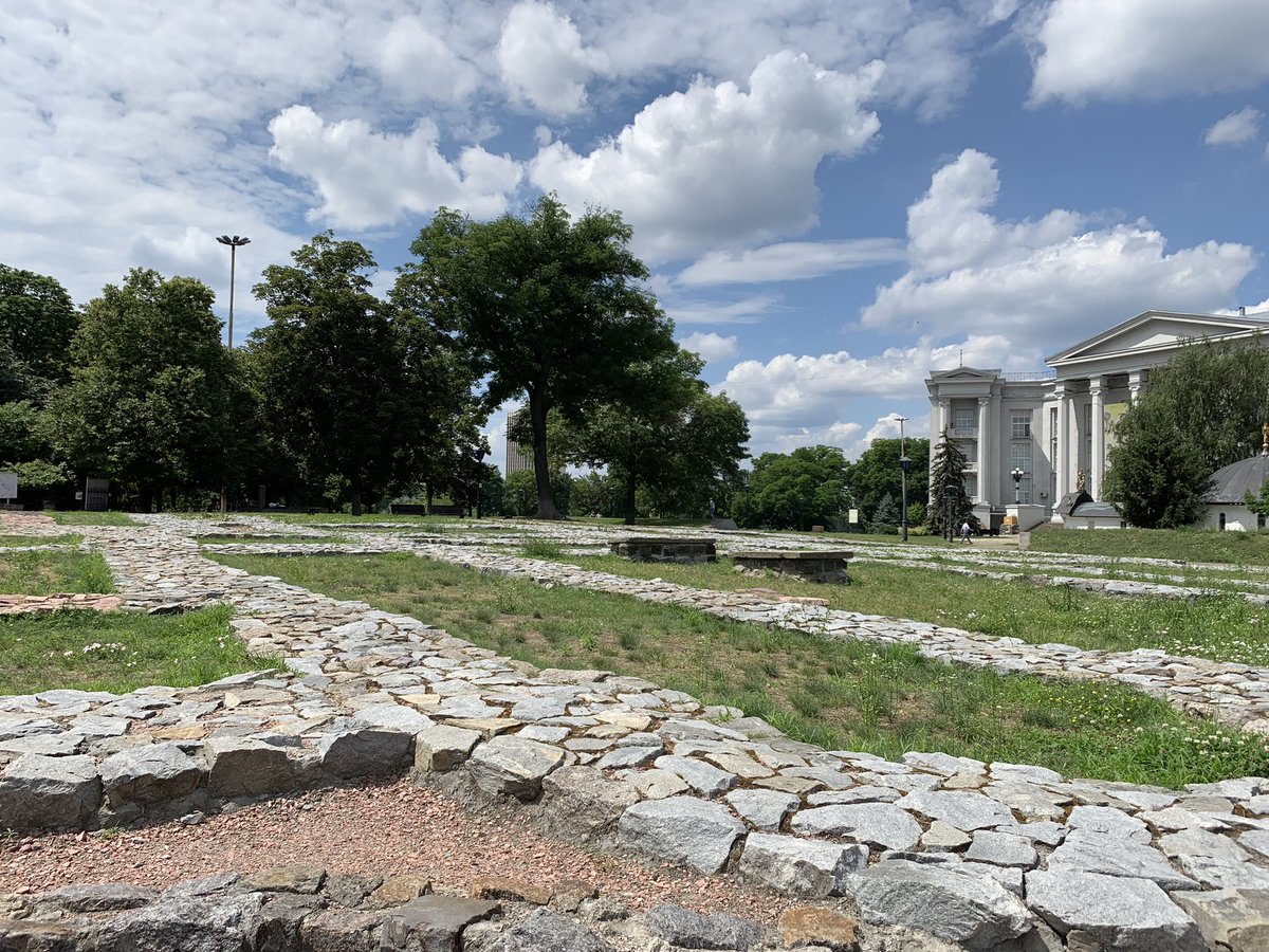 MelSimmonsFCDO's tweet photo. I passed a non Ukrainian who was being shown around #Kyiv by a 🇺🇦 colleague today. They walked up to this and the visitor paused and said wow, who knew! It’s beautiful! 

I think that probably sums up what the 🌎 has discovered about 🇺🇦 this last 17 months. Wow. Who knew! https://t.co/e9rCLixz0a