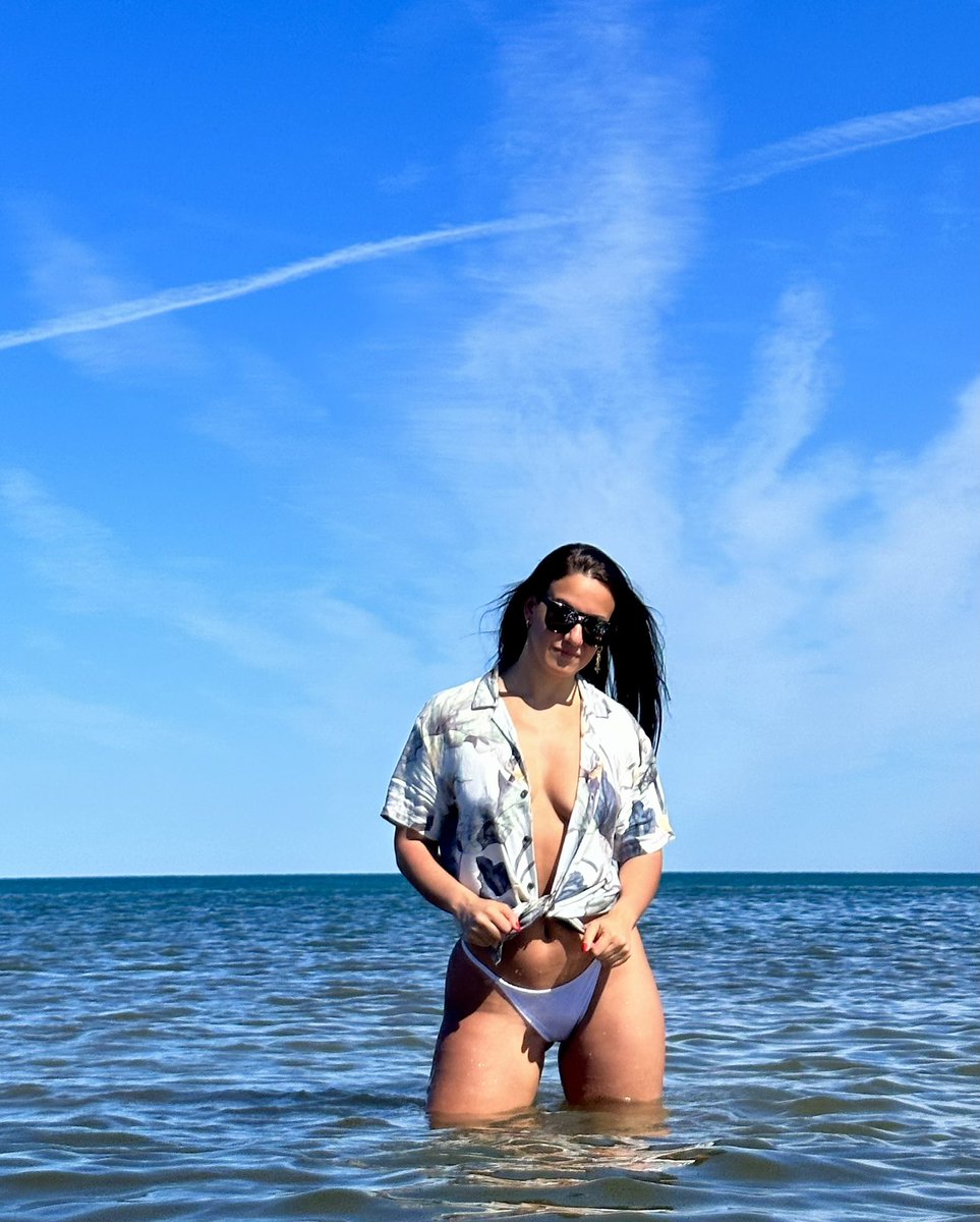 MacarenaFz's tweet photo. #beachday #Verano2023 #Only18 https://t.co/1nXSKtmlyR